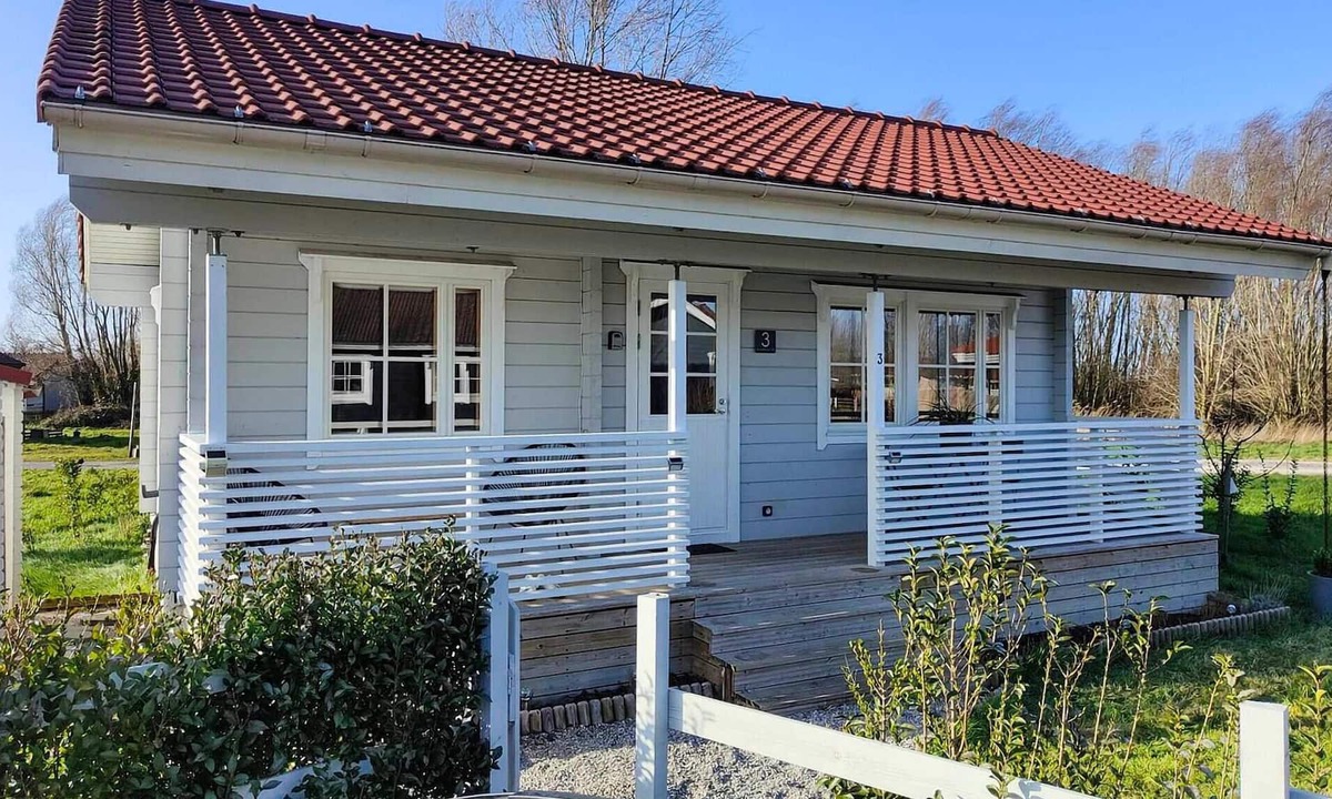 Bourbourg House | Spend an unforgettable vacation in this charming chalet.