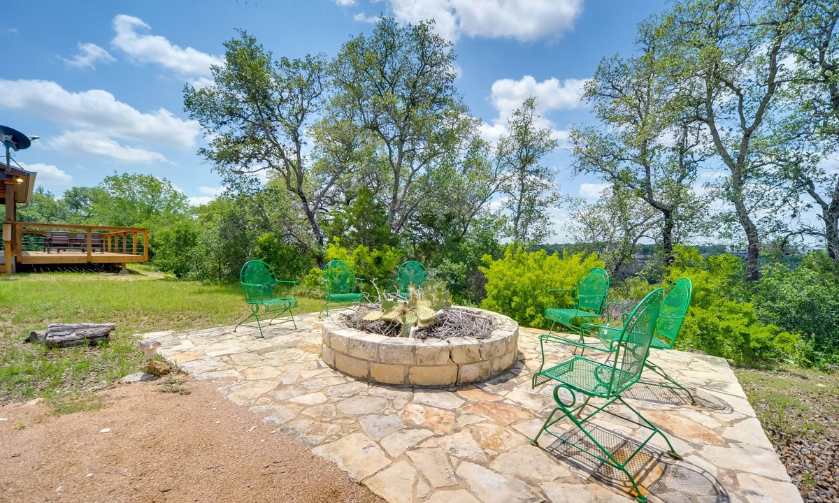 Paleface Homesteads Cabin | Spicewood Ranch Cabin w/Deck, Barn Access!