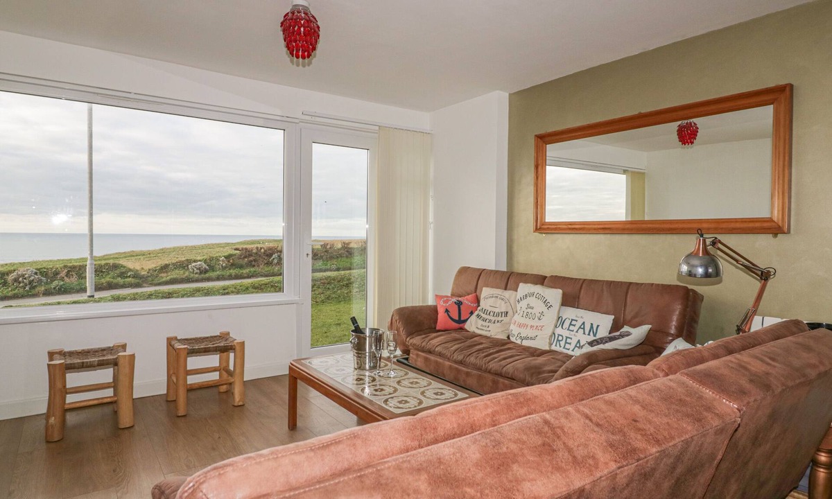 Newquay Apartment | SPINDRIFT, pet friendly, country holiday cottage in Porth