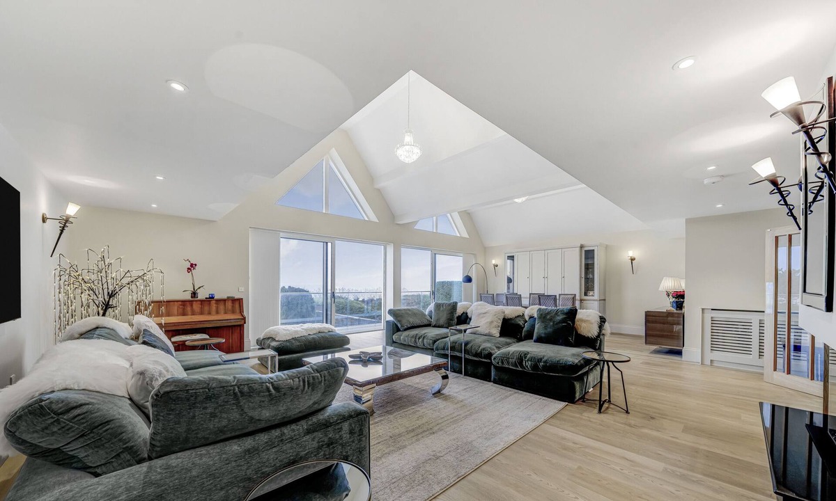 Felpham House | Spindrift - stunning beachfront residence