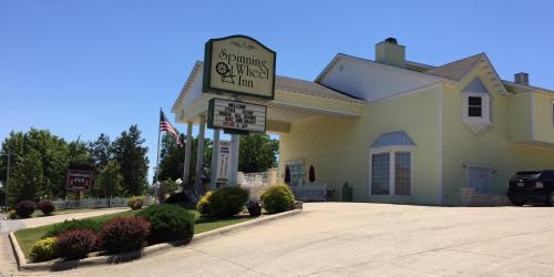 Branson Hotel | Spinning Wheel Inn