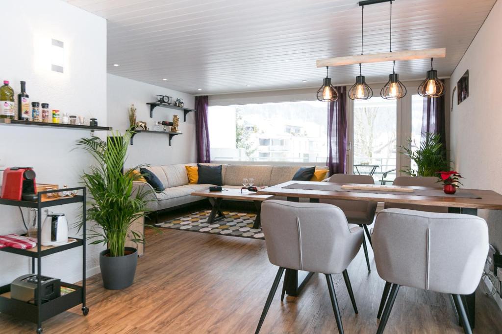 Engelberg Apartment | Spirit Apartments - Balkon - Bergsicht - Parkplatz