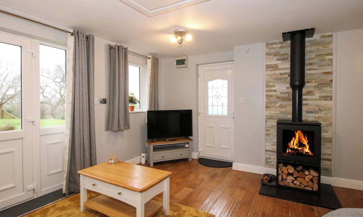 Sugnall Cottage | Spitfire Lodge