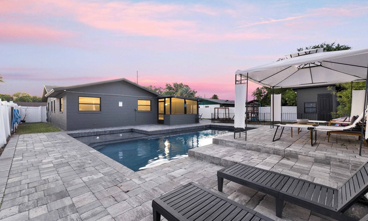 Southside House | Splash Haven | Team Joseph Ellen