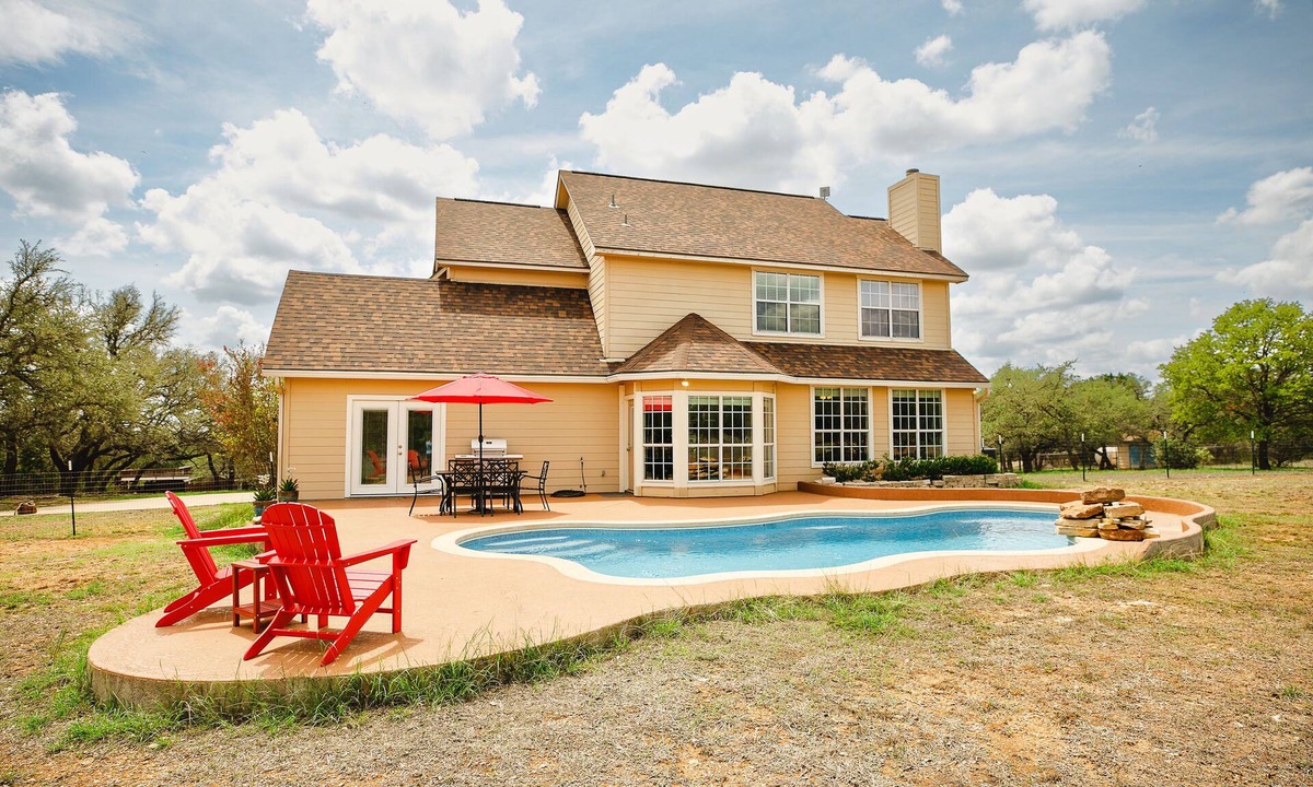 Johnson City House | Splash into Spring in the TX Hill Country Getaway-Private POOL Spring Break!