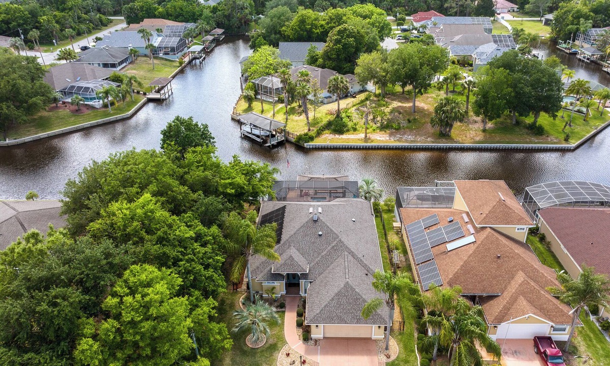 Palm Harbor Cottage | Splashing Dolphins by Distinctive Beach Rentals