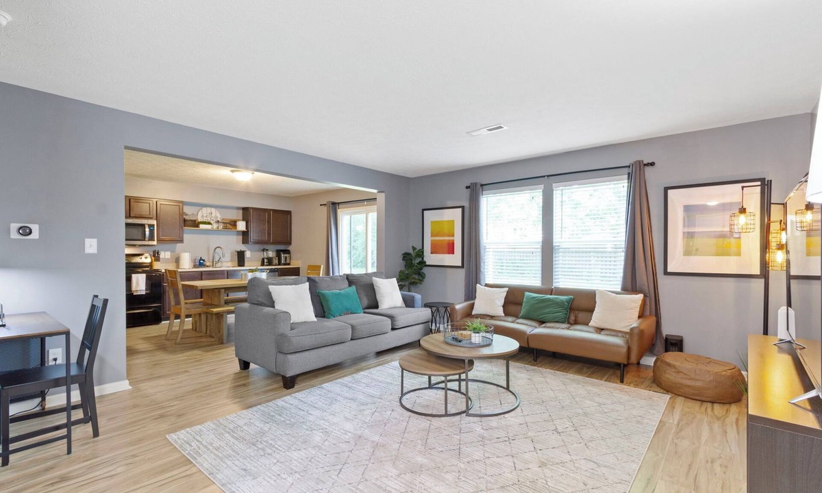 Wayne House | Splendid 4 Bed/2.5 Bath- Near Speedway