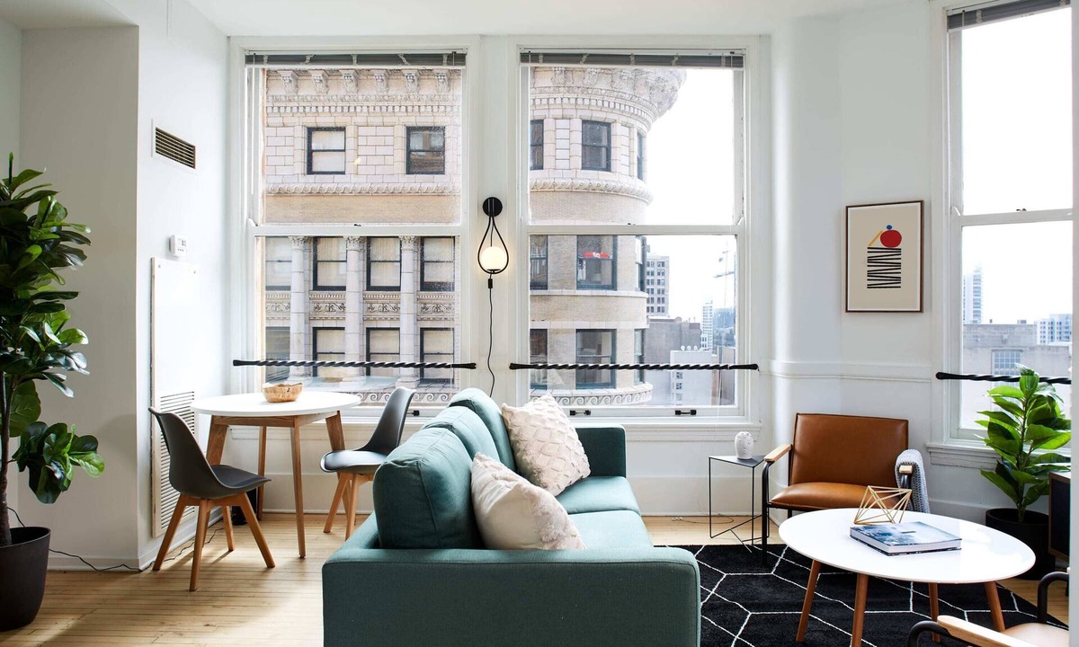 The Loop Apartment | Splendid Corner 3BR in the Loop | City Views
