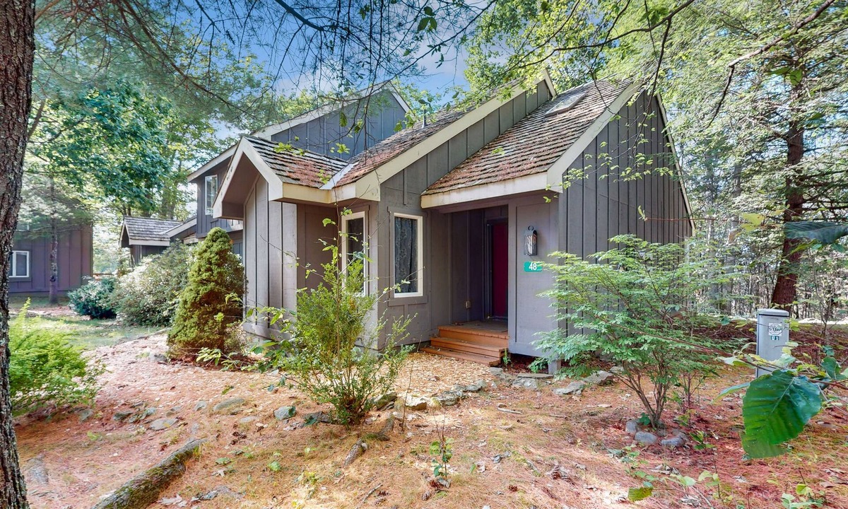 White Haven House | Splendid home with deck, W/D & free WIFI