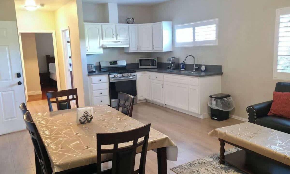 Mid-Wilshire House | Splendid Spacious Stay in Miracle Mile District