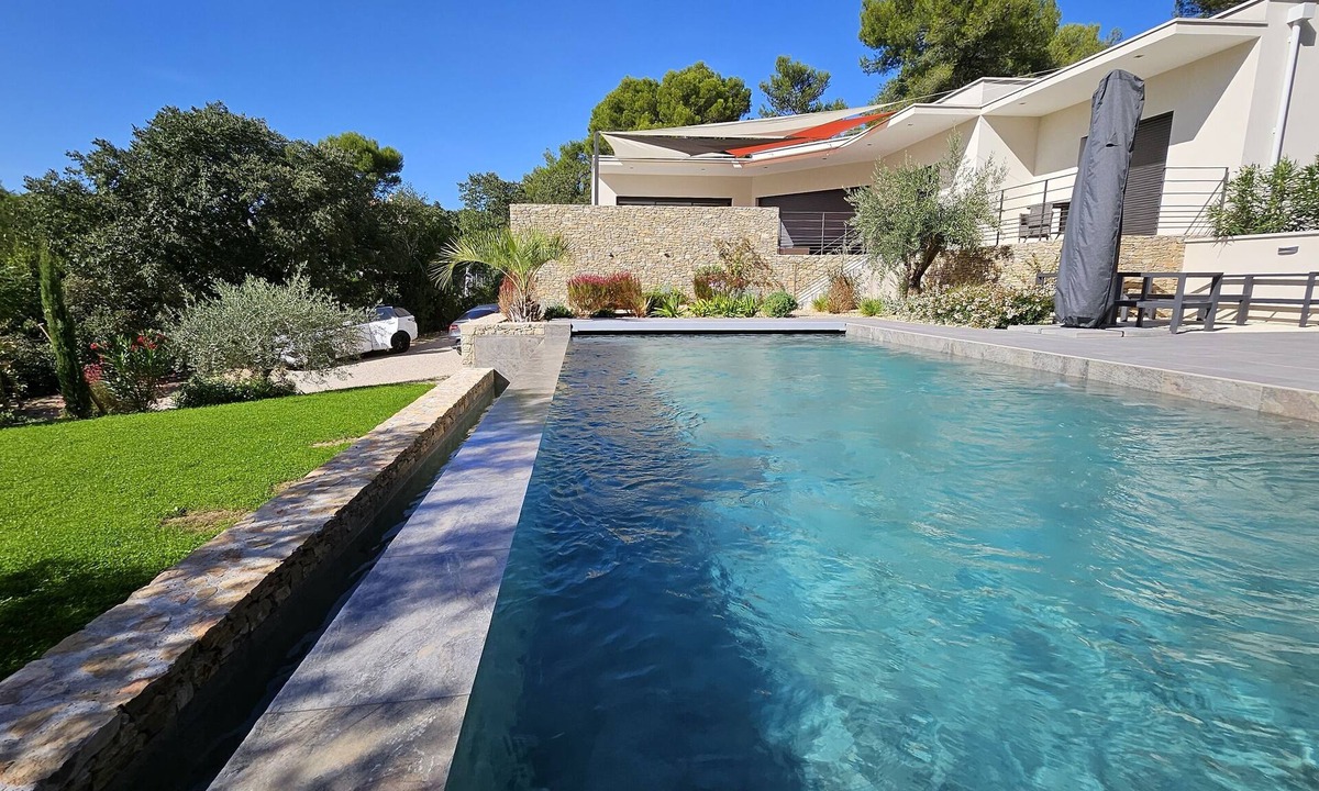 Les 3 Ponts Villa | Splendid villa & private pool. Gard, Nîmes.