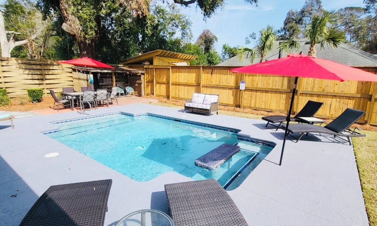 Demere Park House | Splish Splash sleeps 8, with Pool