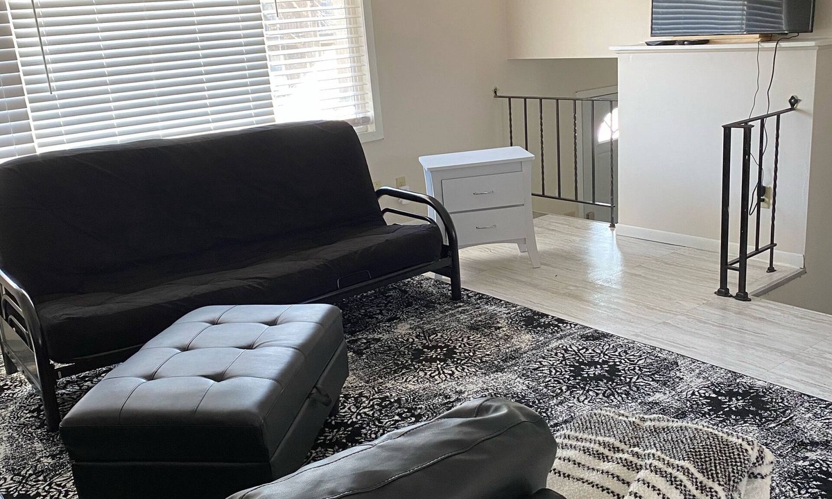 Robbinsdale House | split level 4-bedroom 2-bath duplex