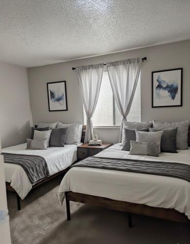 North Arlington Apartment | Sports Fan Getaway less than 2mi to AT&T Stadium Pool and Gym!