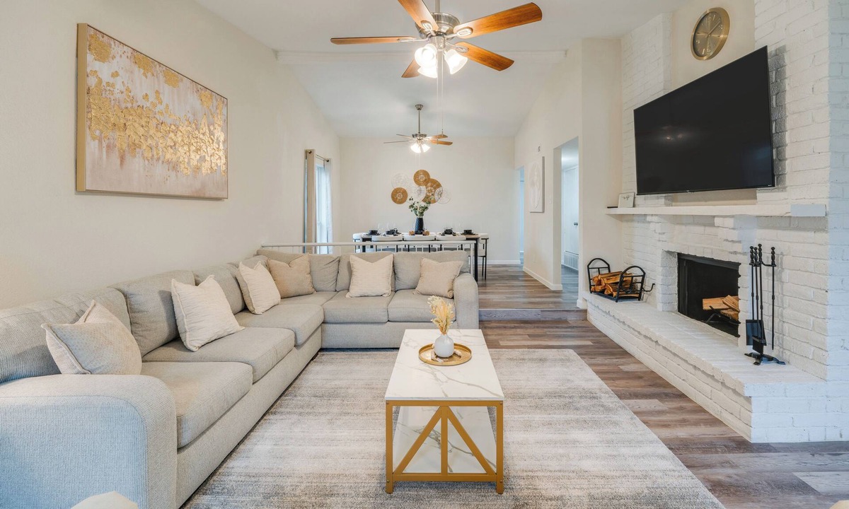 Grand Prairie House | Sports Fan Grand Prairie Base for Families!