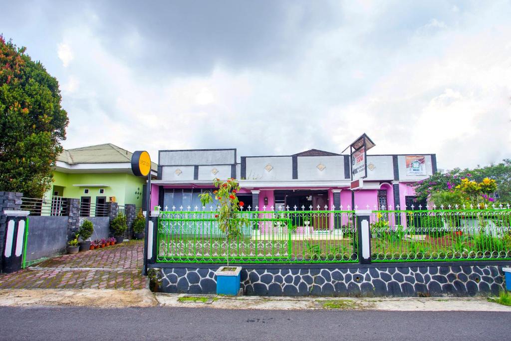 Wonosobo Hotel | SPOT ON 2719 Homestay Rizqi Syariah