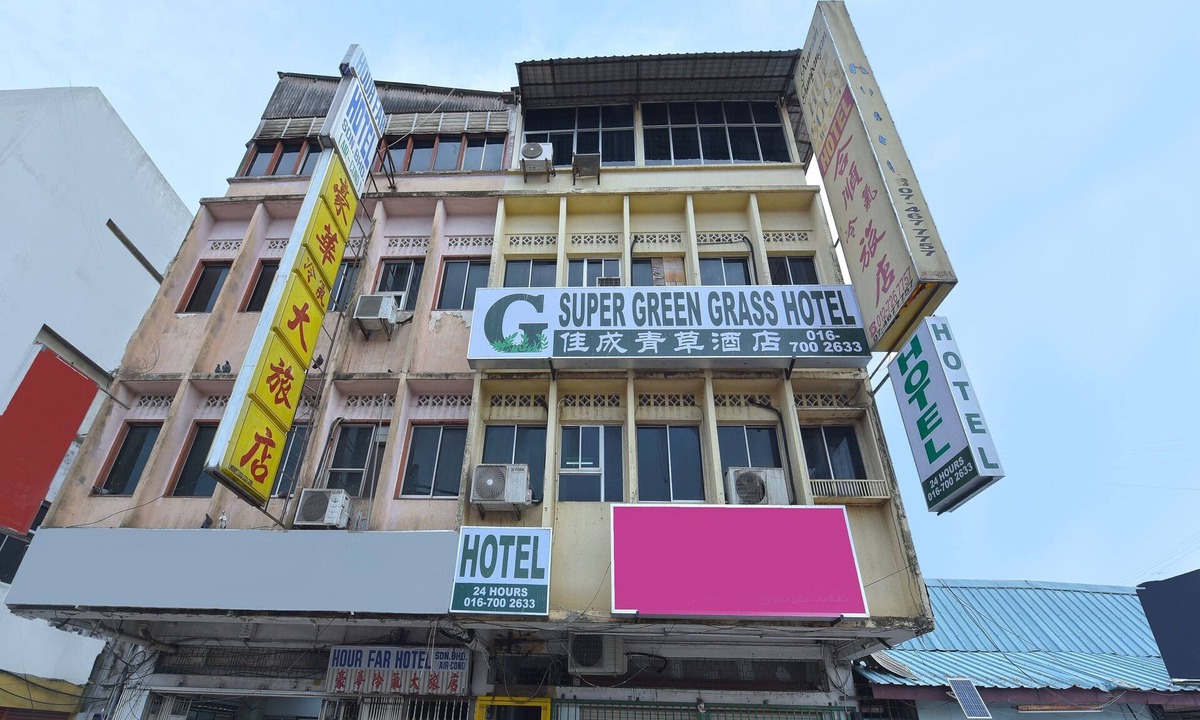 Pegawai Hotel | Spot On 90625 Super Green Grass Hotel