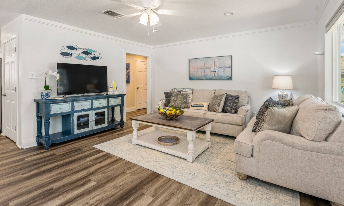 Carolyn Estates House | Spotless 2-Bedroom Cottage, Highly Recommended