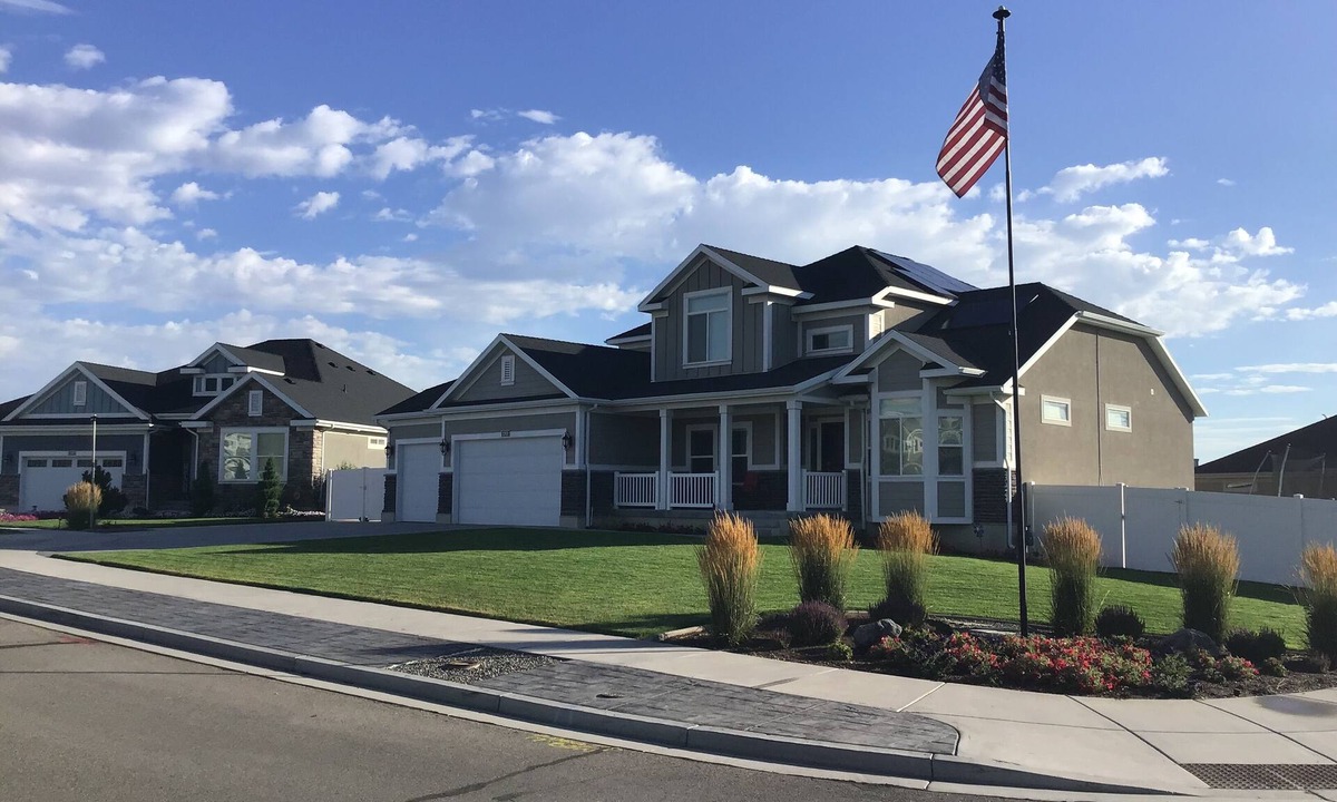Riverton House | Spotless 2BR Sanctuary -9ft Ceilings- Inviting