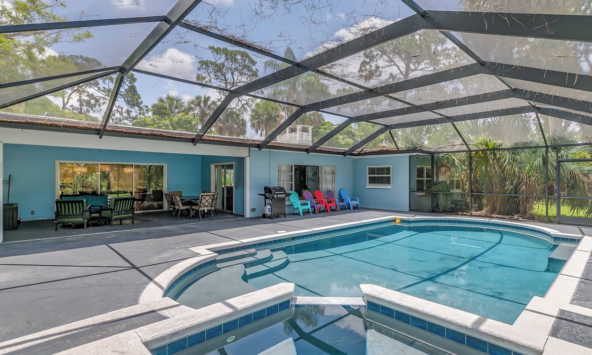 Melbourne House | Sprawling 5bd/3ba Pool Spa Chef Kitchen Dntn Melb USSSA
