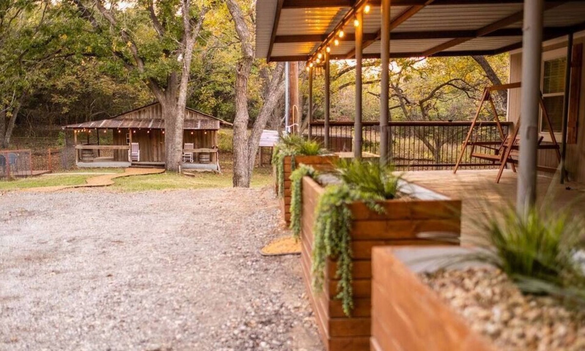 McKinney House | Sprawling Charming Country Retreat w/ Hot Tub