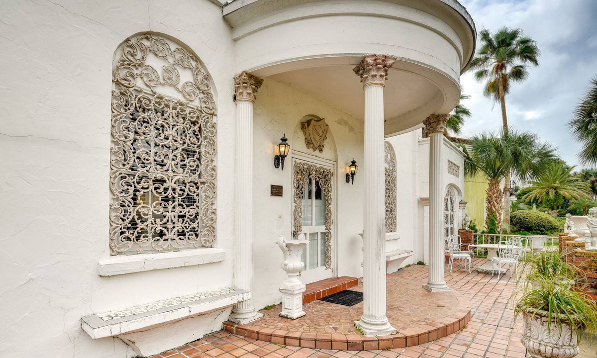 Daytona Beach Villa | Sprawling Daytona Beach Villa < 1 Mi to Beach!