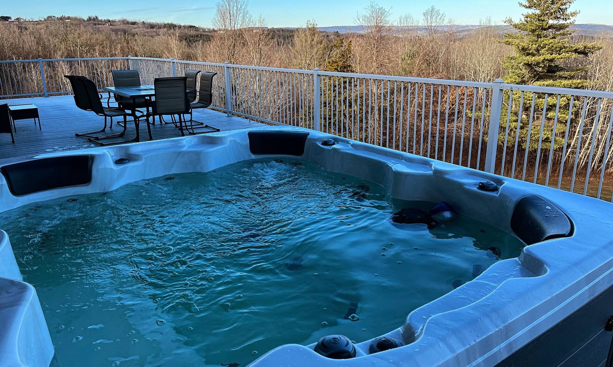 Durham House | Sprawling Mountainside Retreat w Hot Tub!