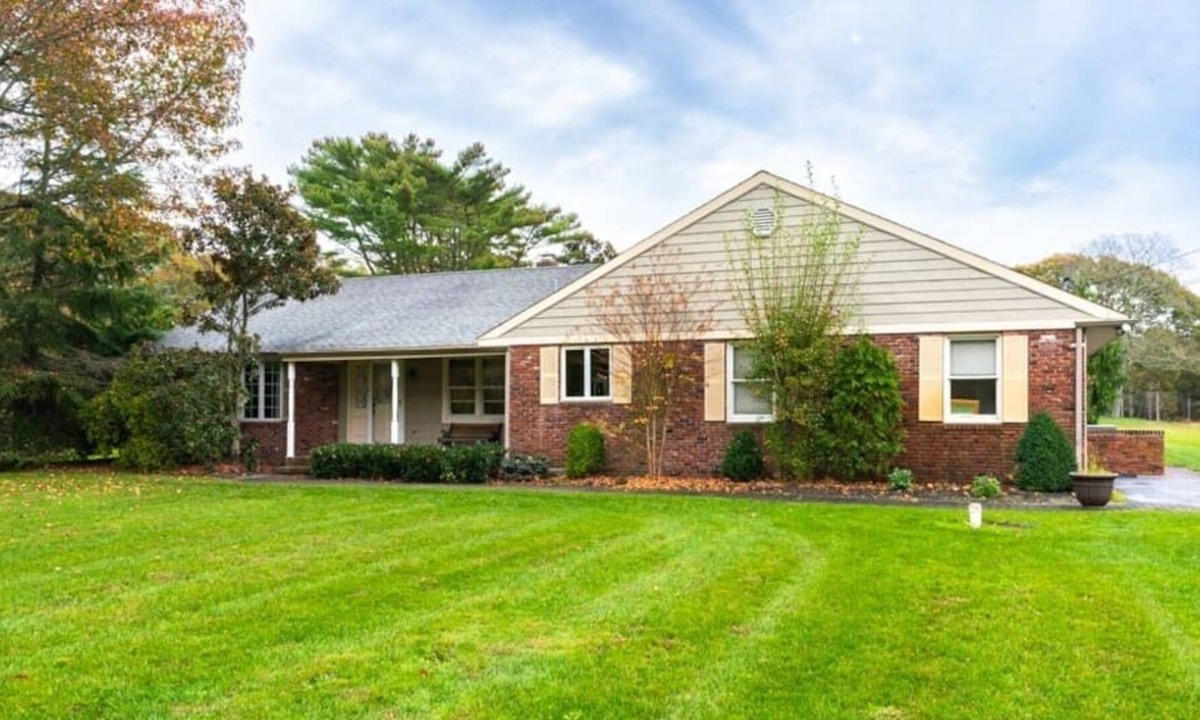 Whitesboro House | Sprawling Rancher- in-ground Heated Pool W/Hot Tub