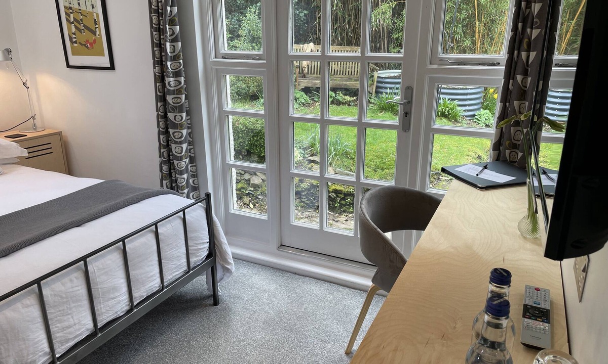 Probus Bed & Breakfast | Spring Cottage B&B