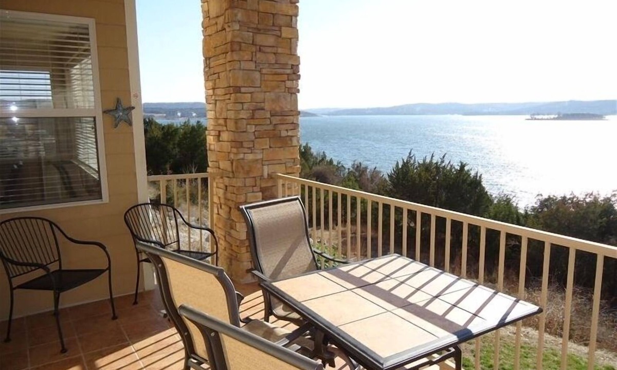 Hollister Condo | Spring Dates open! Luxury Lakefront Condo! 2 King Beds/2 New Baths, What A View!