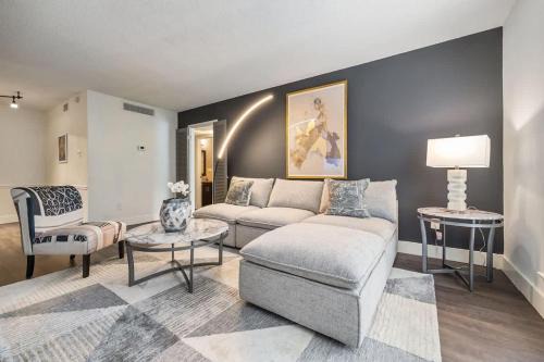 Uptown Apartment | Spring Deals Walk to Galleria Holiday Ready Unit 108