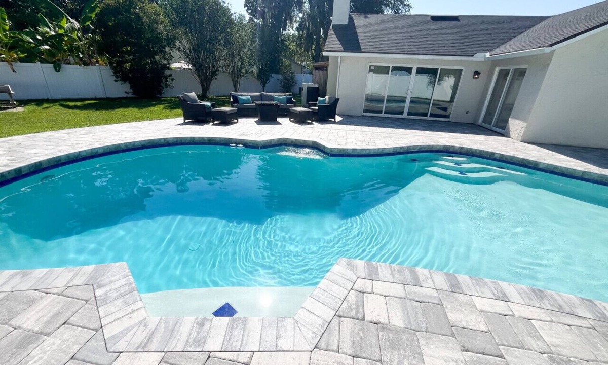 Southside House | ~Spring Ease Sleeps 8 Cool Pool & Shade~