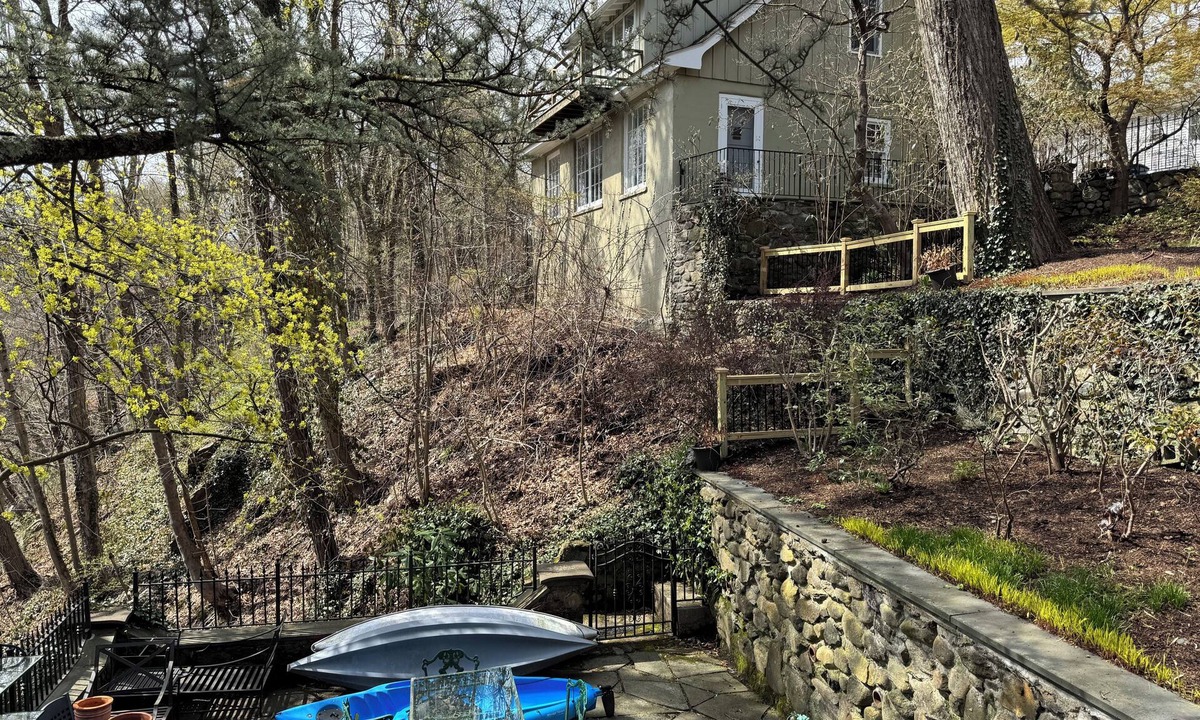 Croton-on-Hudson Cottage | Spring flowers coming up. Plus great views of Croton River Gorge, a birder haven