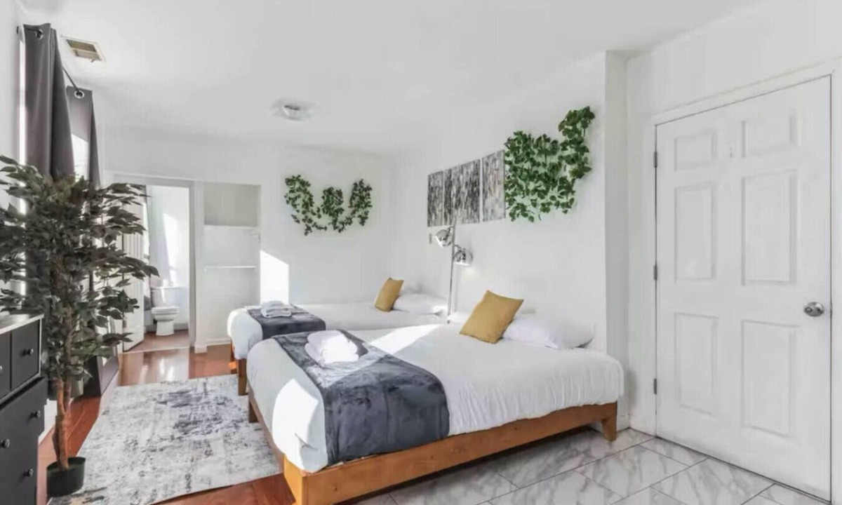 Fairmount Apartment | Spring Garden | Small & Cozy Studio Sleeps 4