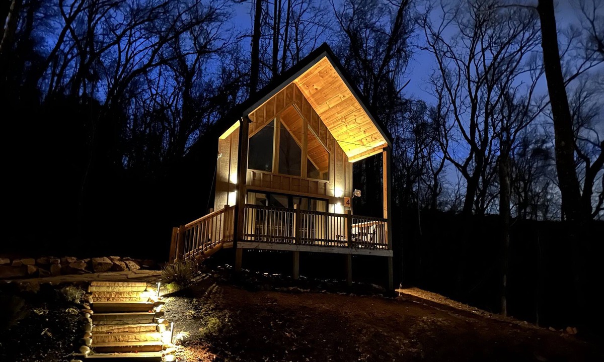 Sevierville Cottage | Spring Getaway | Hot Tub |