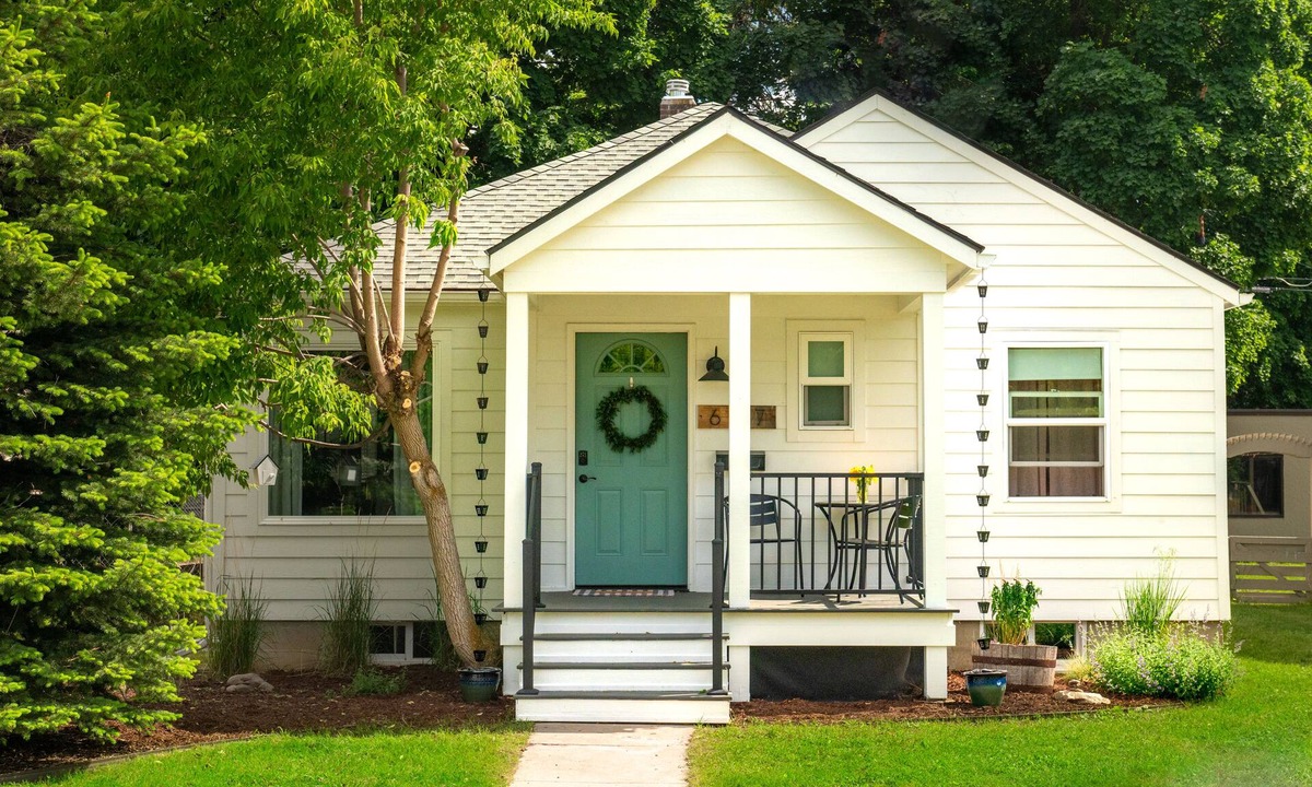 University District House | Spring into Savings! March & April Discounts!