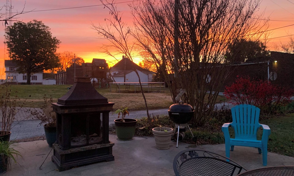 Harrisburg Condo | Spring is for Hiking! In Town-Private Hot Tub-2 Bikes-Shawnee National Forest