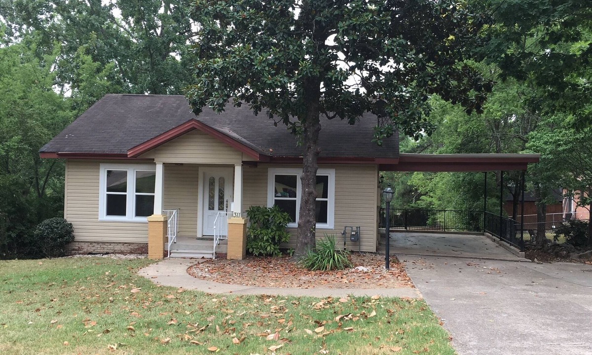 Hot Springs House | Spring is here! Come see what makes Hot Springs so special!nClose to everything!