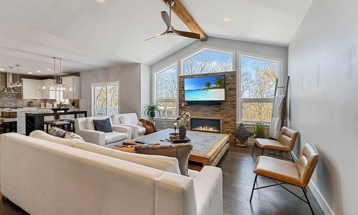 Madison House | Spring Luxury Near Downtown
