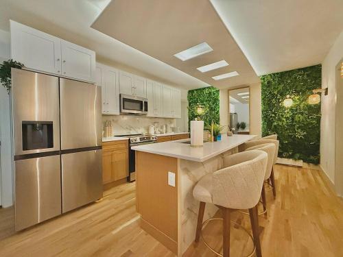 The Hill Apartment | Spring Rooms by Yale & Downtown