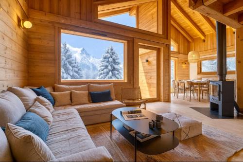Les Praz-de-Chamonix Ski Chalet | Spring skiing Mont-Blanc view cozy cottage