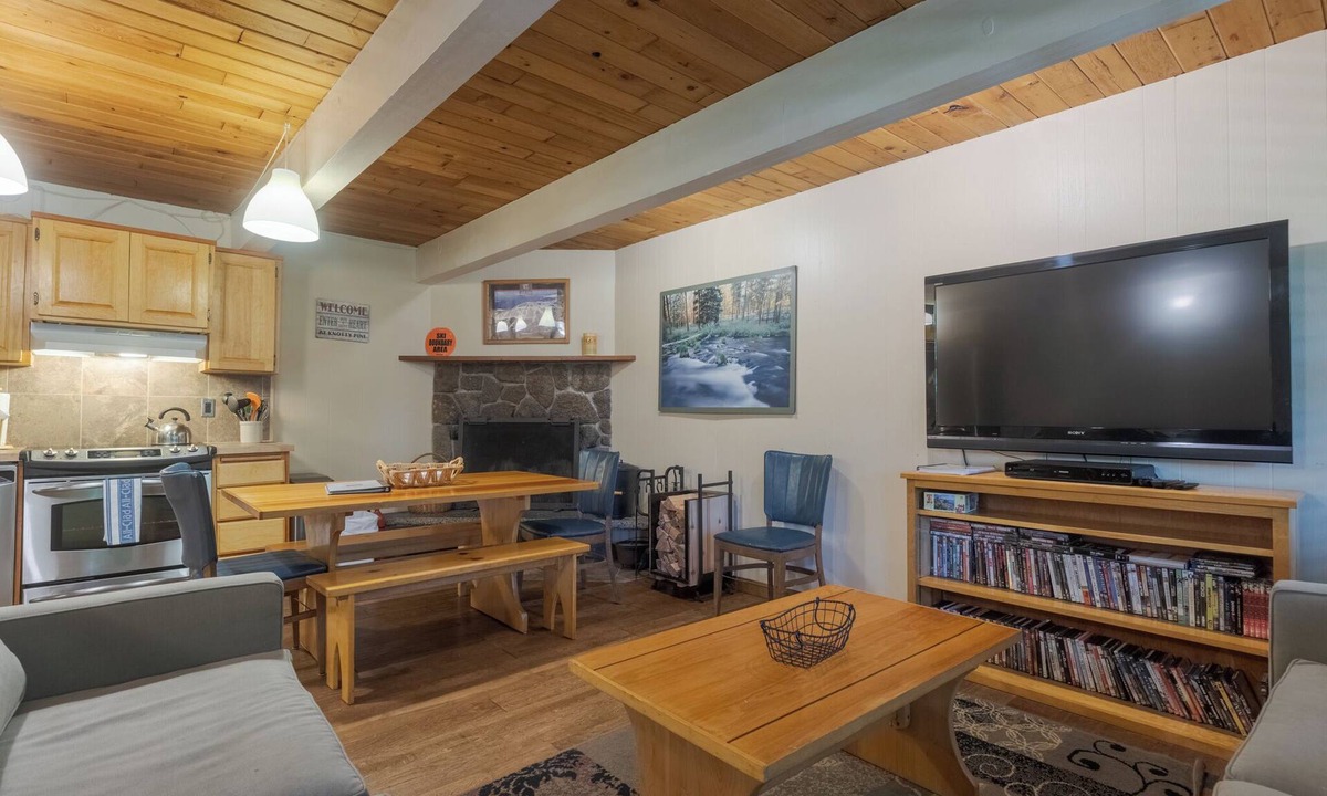 Government Camp Condo | Spring Special 3rd night FREE on stays before 04/20/26