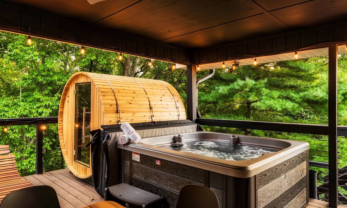 Fairview House | Spring Specials! Heated Pool! HotTub! View! Sauna