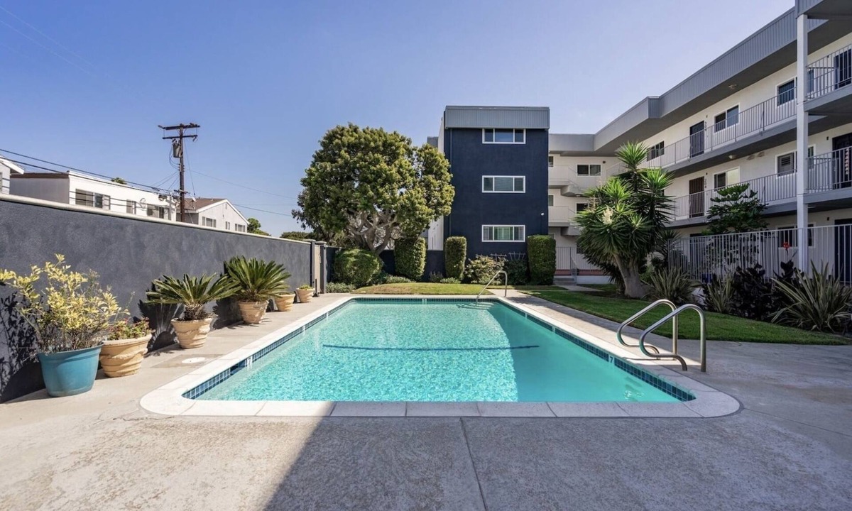 South Redondo House | Spring/Summer Special! Luxurious, Modern Condo - Gym, Pool, Steps to Hermosa
