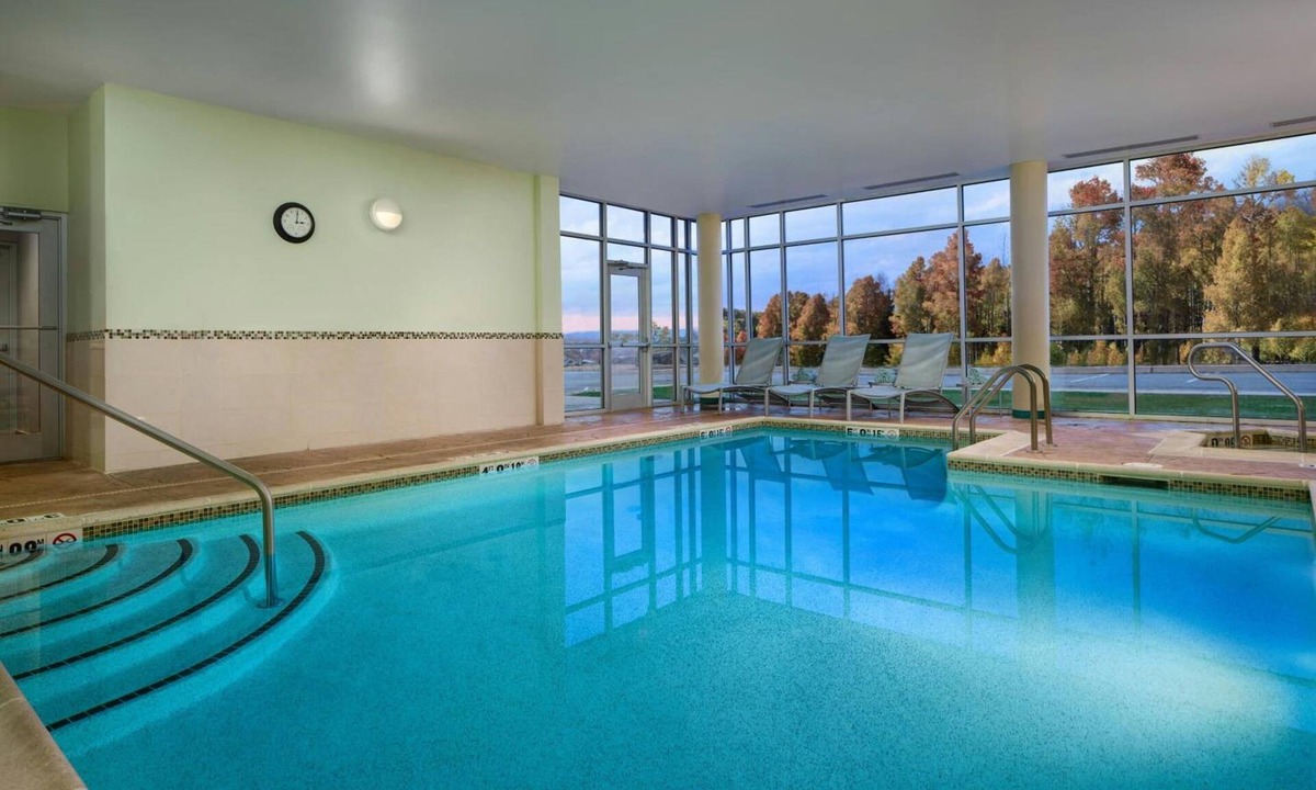 Moosic Hotel | SpringHill Scranton | Queen w/Sofa | Universities, Casino, I-81 Easy