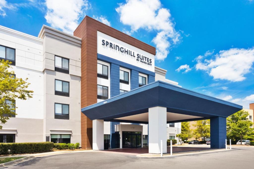 Crestline Heights Hotel | SpringHill Suites Birmingham Colonnade