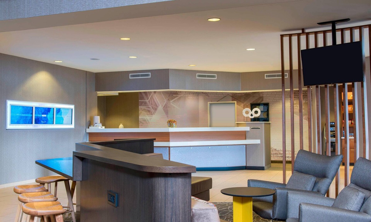 Alpine Center Hotel | SpringHill Suites by Marriott Grand Rapids North
