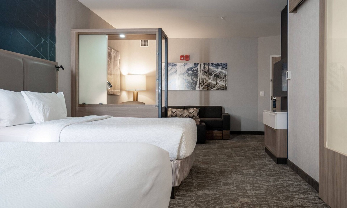 Woodbridge Hotel | SpringHill Suites by Marriott Woodbridge