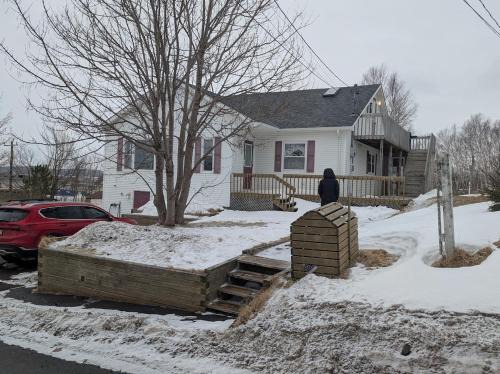 Lewisporte Apartment | SpringHouse Saltwater Vista with Sunroom & Backyard