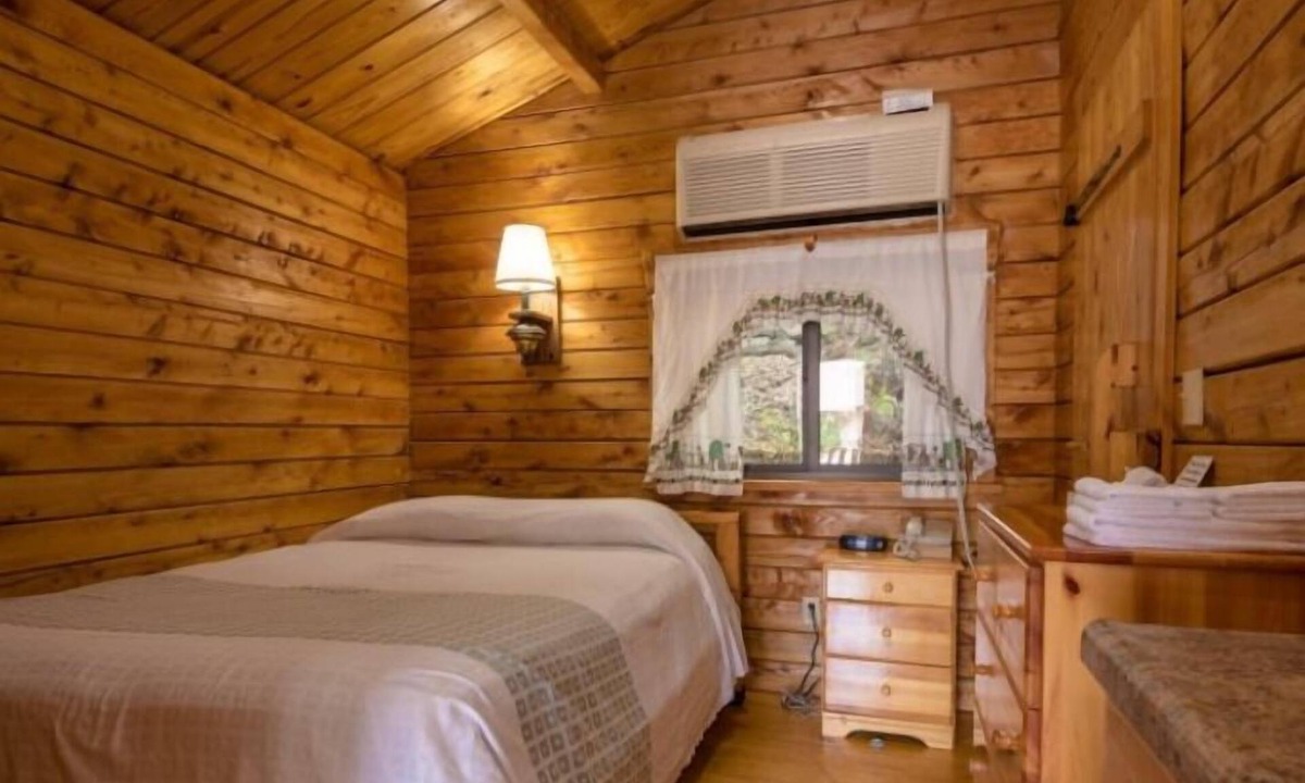 Hot Springs Cabin | Springs Lodge & Cafe